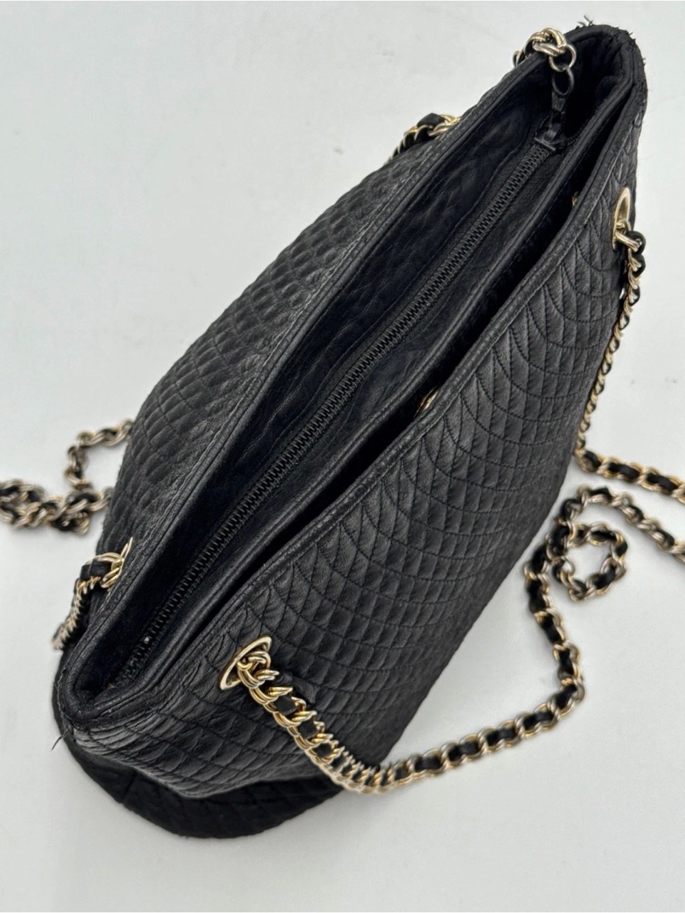 Bally Vintage Black Quilted Leather Shoulder Bag with Gold Chain/Accents EUC - Picture 6 of 16
